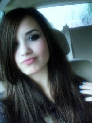 Selena gomez and demiiiii lovatoooo Demi-and-Selena-selena-gomez-and-demi-lovato-1548384-300-400