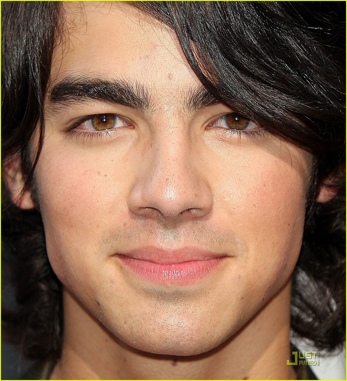 مجموعة كبيرة ومنوعة من صور جو جوناس  Joe-Jonas-the-jonas-brothers-1536688-1113-1222