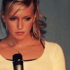 Les yeux perdus dans ce brouillard... Katie-katie-cassidy-1585433-100-100