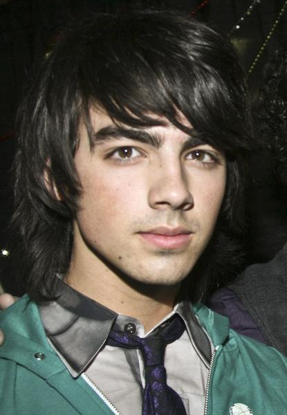 Слики Joe-Jonas-joe-jonas-1633329-415-600