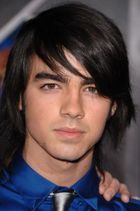       Joe-Jonas-the-jonas-brothers-1681347-140-211