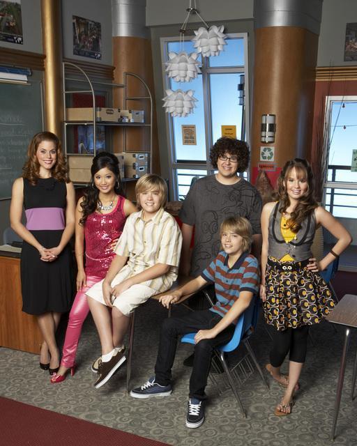 السيرة الذاتية لديبى راين Suite-Life-On-Deck-debby-ryan-1848995-512-640