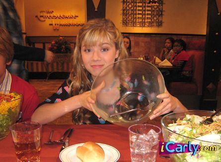 اكبر مجموعة صور مسلسل icarly Sam-icarly-1963597-445-326