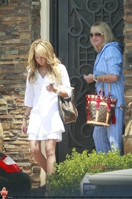 Resimleri Ashley-ashley-tisdale-2012888-266-400