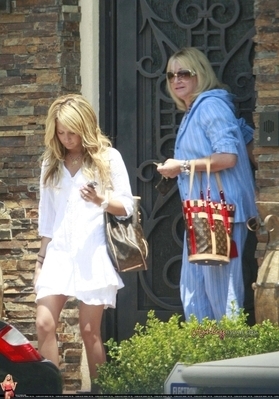 Resimleri Ashley-ashley-tisdale-2012891-279-399