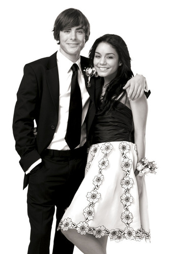 آآكبـر موسـوعـه صـور لـ zanessa مــع pink lule HSM-zac-efron-and-vanessa-hudgens-2152694-334-500