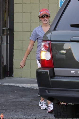 Ashley leaving the gym after a workout - September 15 2008 Ashley-ashley-tisdale-2344319-334-500