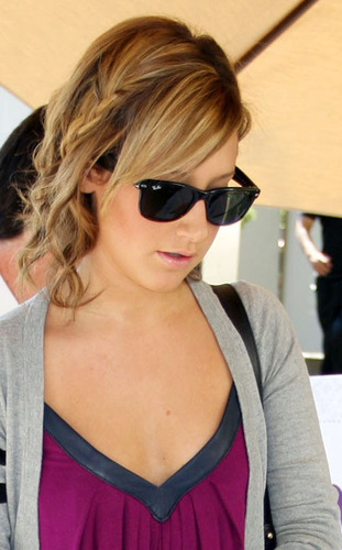 Ashley arriving at the Kari Feinstein Emmy Style Lounge - September 18 2008 Ashley-ashley-tisdale-2350365-311-500