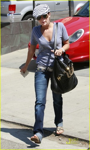 Ashley arriving at a recording studio in Burbank - September 15 2008 Ashley-ashley-tisdale-2399906-299-500