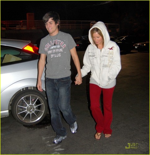 Ashley out to Dinner with Dad and boyfriend Jared - September 25 2008 Ashley-ashley-tisdale-2446325-483-500