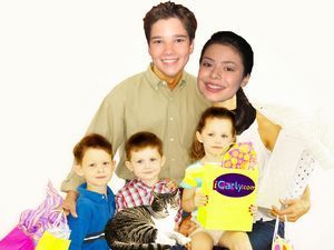 اكبر مجموعة صور مسلسل icarly Carly-Freddie-and-kids-icarly-2444726-300-225