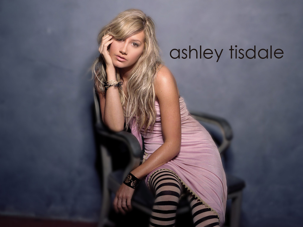 Уоупейпъри Ashley-tisdale-ashley-tisdale-2460385-1024-768
