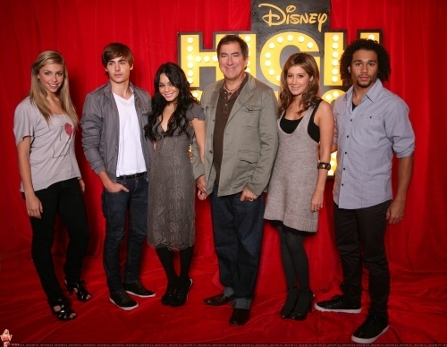 High School Musical 3 London Press Junket Ashley-HSM3-London-Press-Junket-ashley-tisdale-2535045-500-388