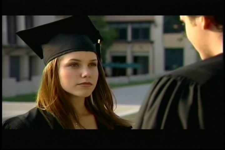 ºGabrielle Ravenscroftº Learning-Curves-2003-sophia-bush-2608002-720-480