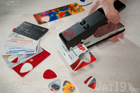 REGALOS DE REYES!! - Página 15 Pick-punch-make-your-own-guitar-picks