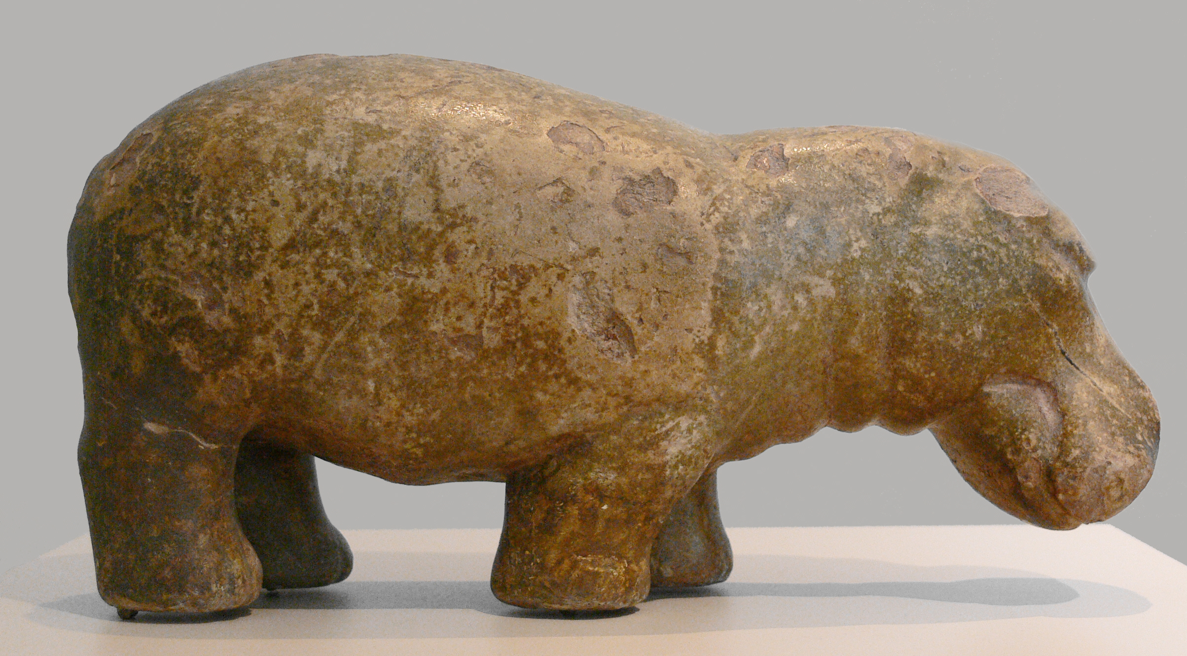 estatuas de animales Hippopotamus_Egypt_fayence_Berlin