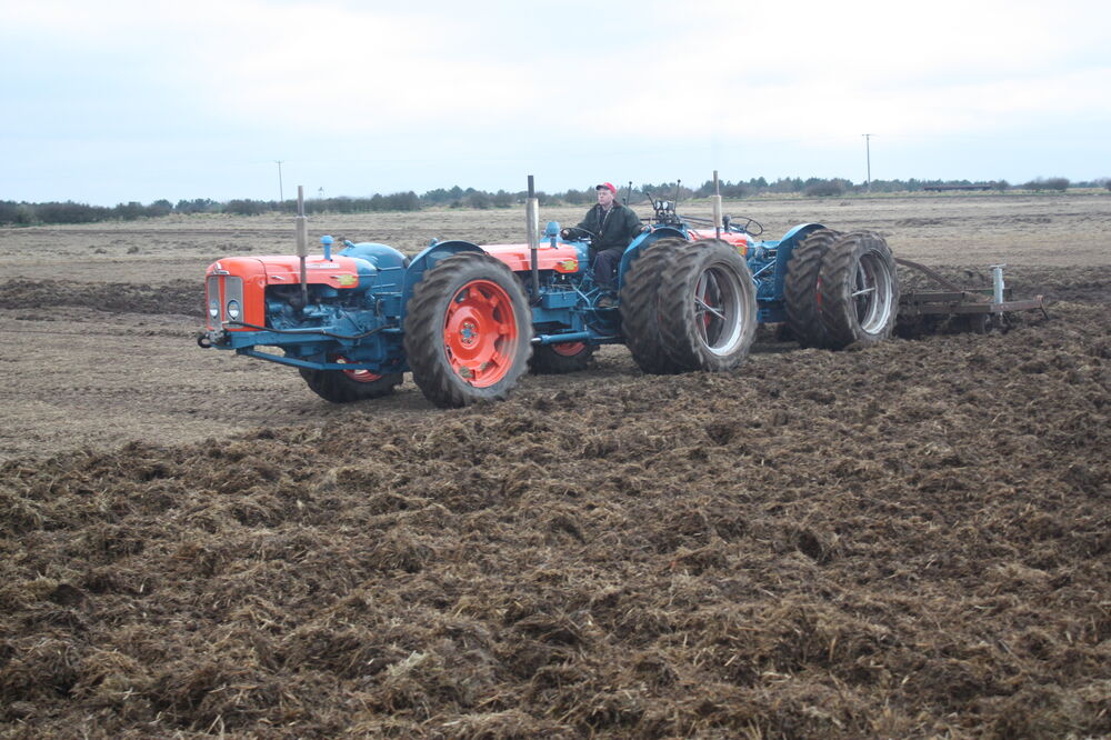 FORDSON....FORD.... 1000px-Fordson_Triple_special_-_Hayward_at_Bernard_Saunders_WD_08_-_IMG_4110