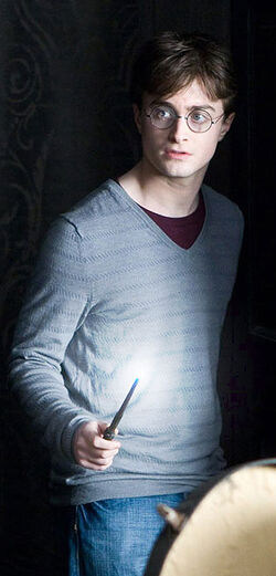 Daniel Radcliffe a.k.a. Harry Potter 250px-Dhharryroomhighreso