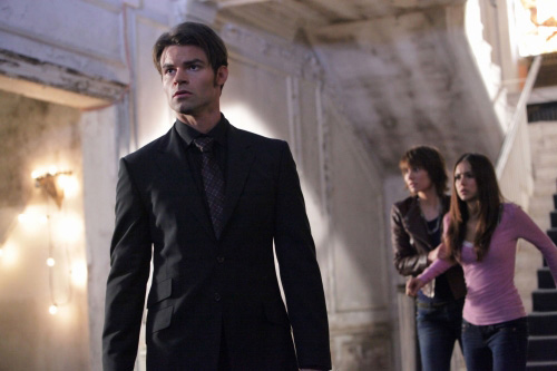 Elijah Smith The-vampire-diaries-elijah-rose-elena