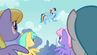 Rainbow Shine imagens 201px-Rainbow_Dash_speaking_to_the_Pegasi_S2E22