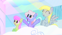 Rainbow Shine imagens 201px-Merry_May%2C_Rainbowshine_and_Derpy_enjoying_the_sight_S1E16