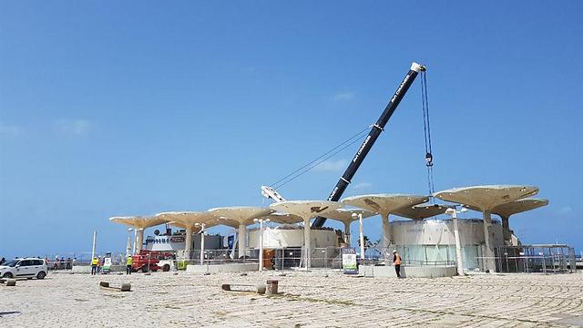 התחילו להרוס את כיכר אתרים אחרי 40 שנה  77337040991691640360no