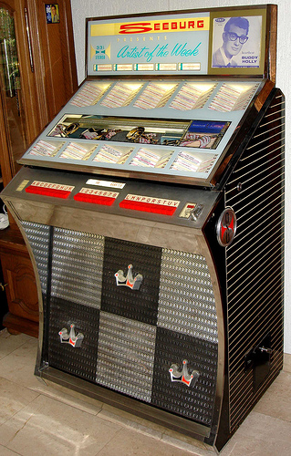 Any one know how to work on a Juke Box?? 669207261_450ebdc0b3-vi