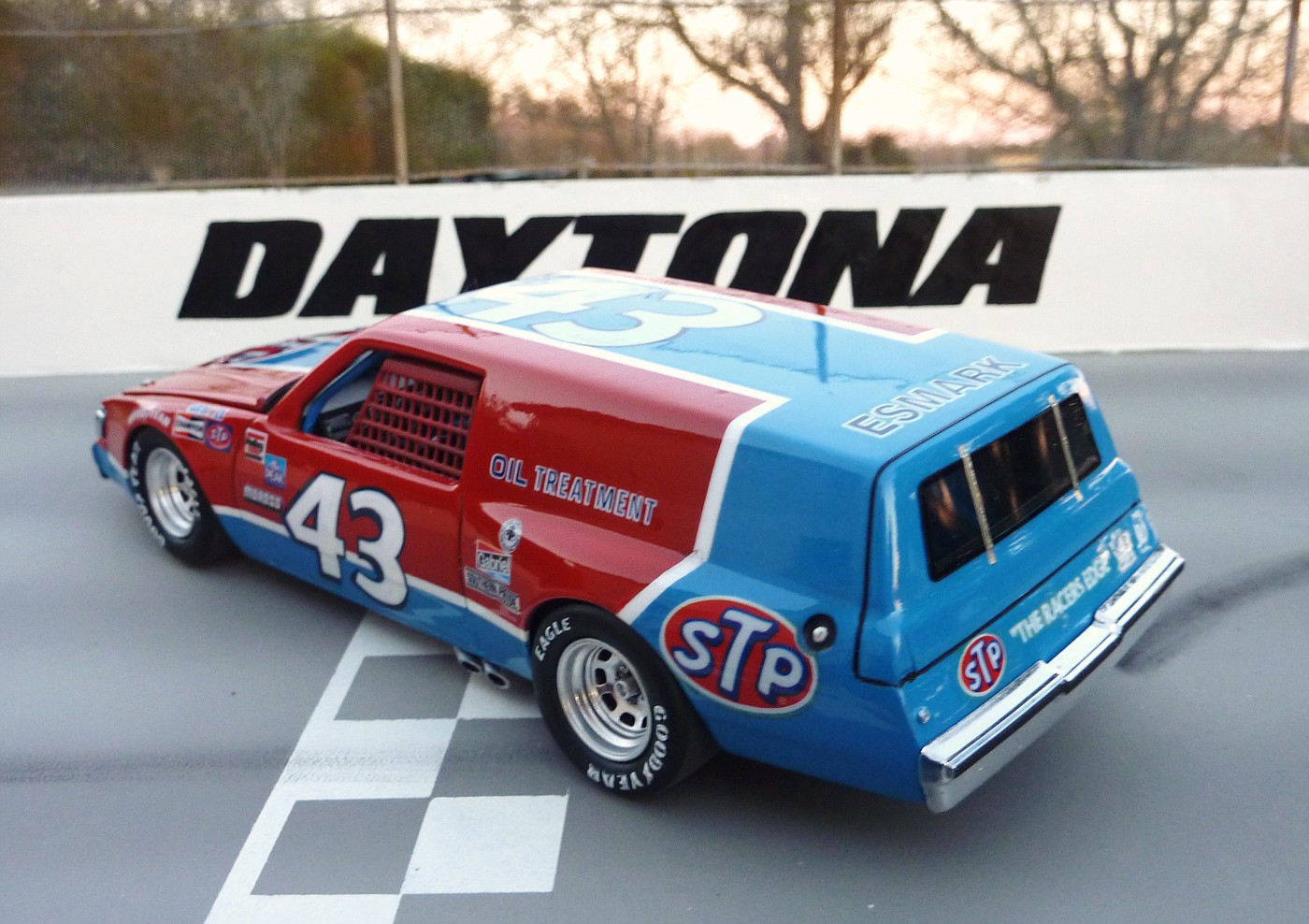 Buick Regal 1981 wagon nascar style Richard Petty terminée - Page 3 AlesBuickregal81wagonnascar037-vi