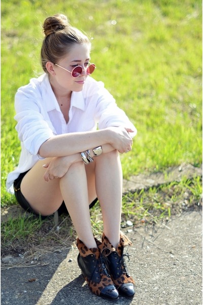 abbey Vintage-shoes-pink-sunglasses_400