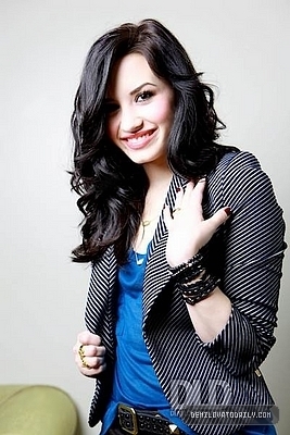 DEmI LovAToPICSSSS D-Fontaine-2010-demi-lovato-10233294-267-400