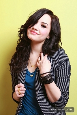 DEmI LovAToPICSSSS D-Fontaine-2010-demi-lovato-10233304-267-400