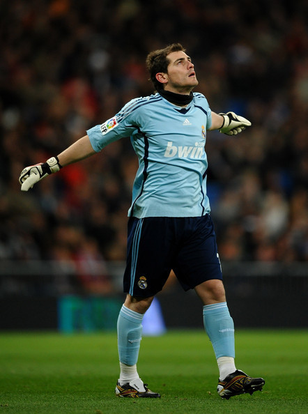 Iker Casillas - Page 2 Iker-Casillas-iker-casillas-10400172-442-594