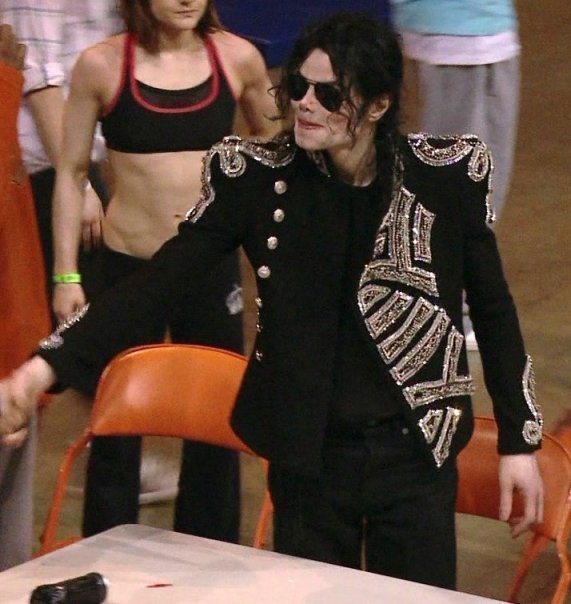 Mike madurito. - Página 37 Michael-3-michael-jackson-10485177-571-604