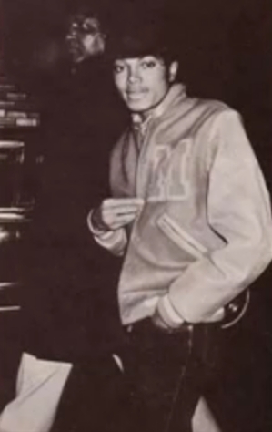 صور نادره لملك البوب 3  Rare-MJ-pictures-michael-jackson-10483755-299-474