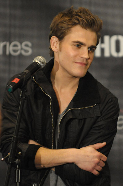 Vampire Diaries - Pictures TVD-cast-tour-LA-the-vampire-diaries-10416355-398-600