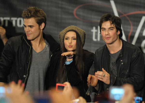 Vampire Diaries - Pictures TVD-cast-tour-LA-the-vampire-diaries-10416362-600-429