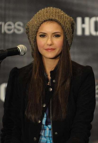 Vampire Diaries - Pictures TVD-cast-tour-LA-the-vampire-diaries-10416367-414-600