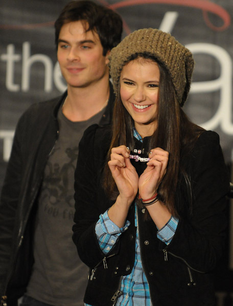 Vampire Diaries - Pictures TVD-cast-tour-LA-the-vampire-diaries-10416371-456-600