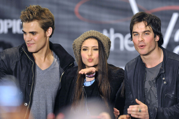 Vampire Diaries - Pictures TVD-cast-tour-LA-the-vampire-diaries-10416400-594-395