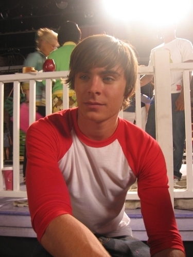 High School Musical 3: Senior Year - Sayfa 4 Zac-Efron-zac-efron-10574068-375-500