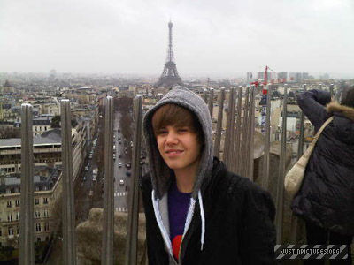 Justin Bieber - Pagina 39 Candids-2010-February-25th-In-Paris-justin-bieber-10616702-400-300