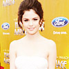 Zack Roberts  pour vous servir. S-G-selena-gomez-10647117-100-100