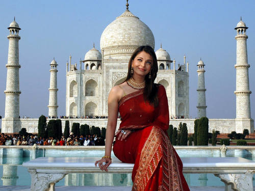 Maravillas del mundo. Aishwarya-Rai-at-the-Taj-Mahal-india-10792571-500-375