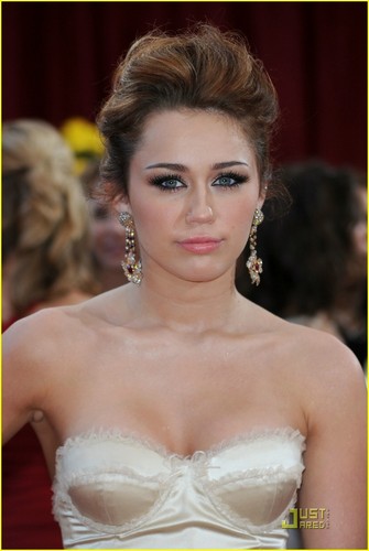 Miley Cyrus Miley-2010-Academy-Awards-miley-cyrus-10791225-335-500