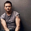 Service de police Jeremy-Renner-jeremy-renner-10818482-100-100