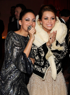 Miley Cyrus Miley-2010-Oscars-AfterParty-miley-cyrus-10802213-292-399