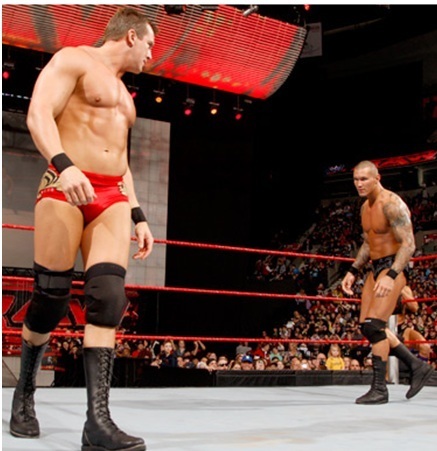 {R} البوم الافعى راندي اورتن {R} WWE-Raw-8th-of-march-2010-randy-orton-10822137-437-451