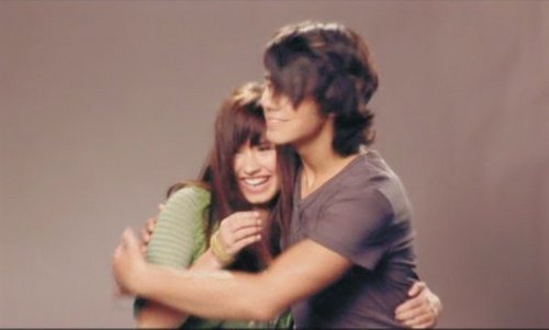 Demi Lovato si Joe Jonas Jemi-joe-jonas-10963933-500-301