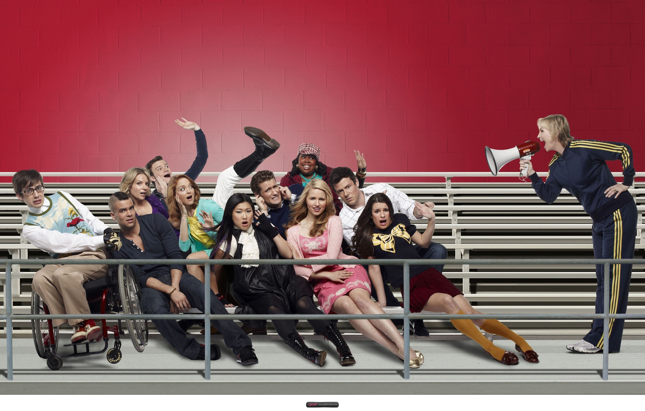 Glee New-promo-photos-glee-11050397-2560-1631