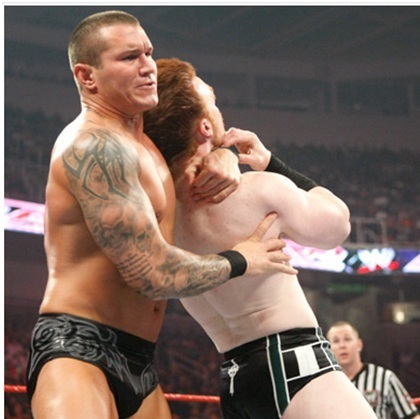 اكبر مكتبة صور المصارع راندي اورتن RAW-22nd-of-March-2010-randy-orton-11060124-420-419